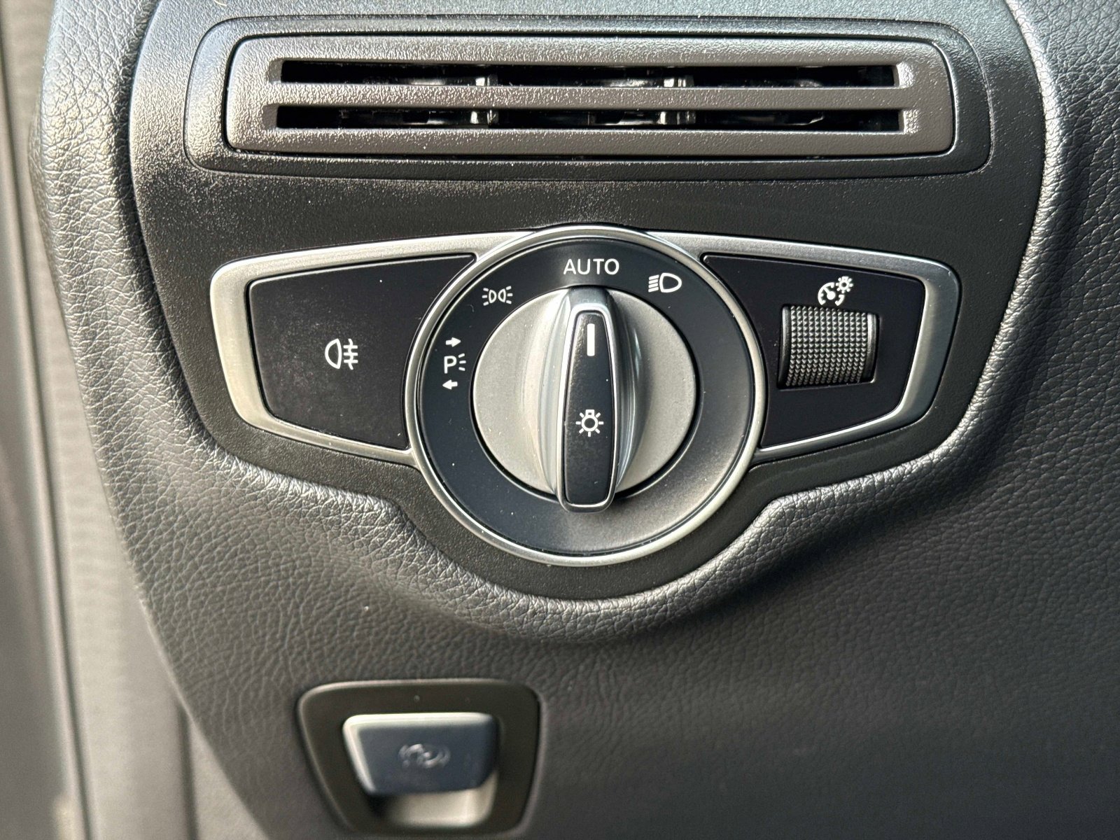 Used 2021 Mercedes-Benz GLC 300 4MATIC image 32