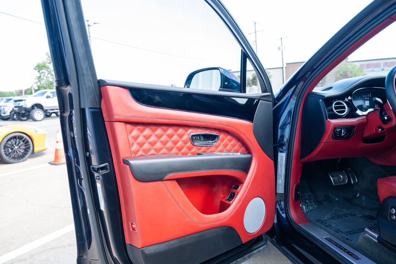 Used 2021 Bentley Bentayga AWD/4WD image 86