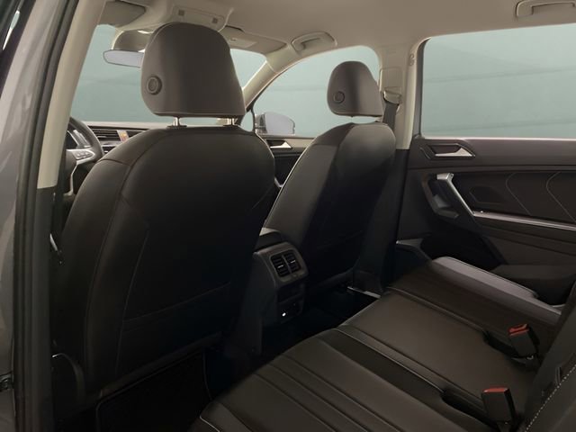 Used 2022 Volkswagen Tiguan SE FWD image 61