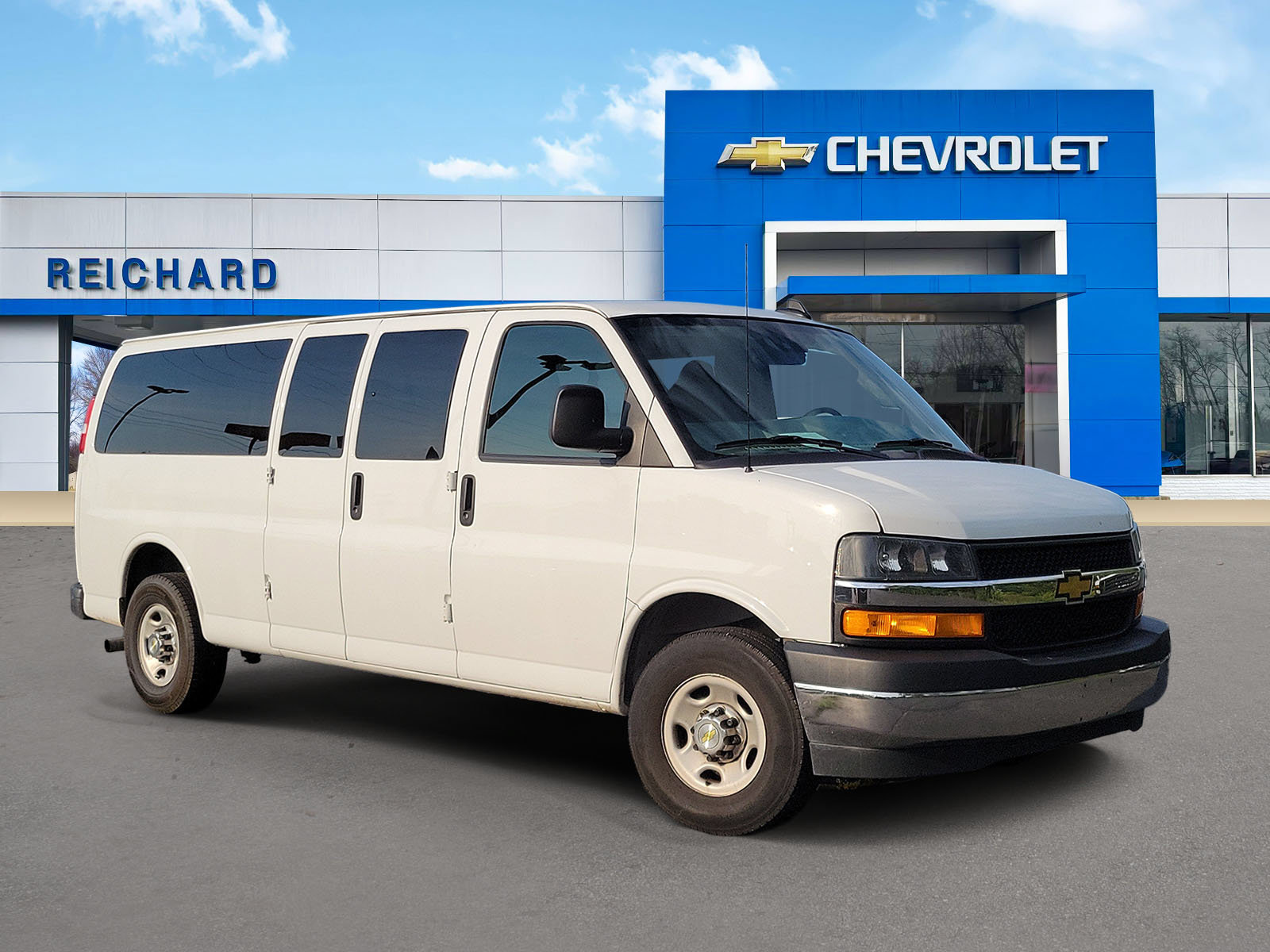 Used 2024 Chevrolet Express 3500 LT w/ LT Preferred Equipment Group RWD image 1