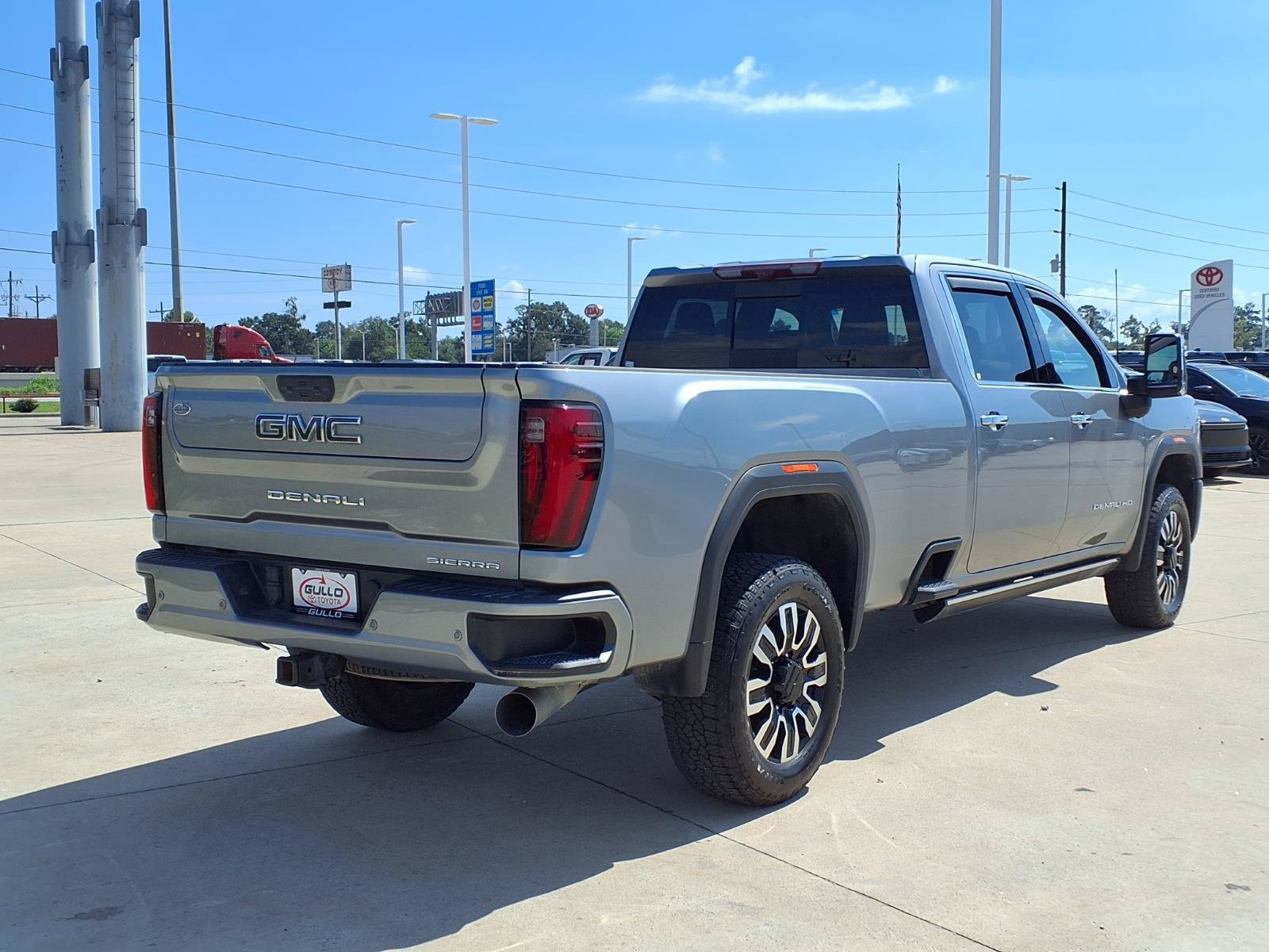 Used 2025 GMC Sierra 3500 Denali Ultimate AWD/4WD image 6