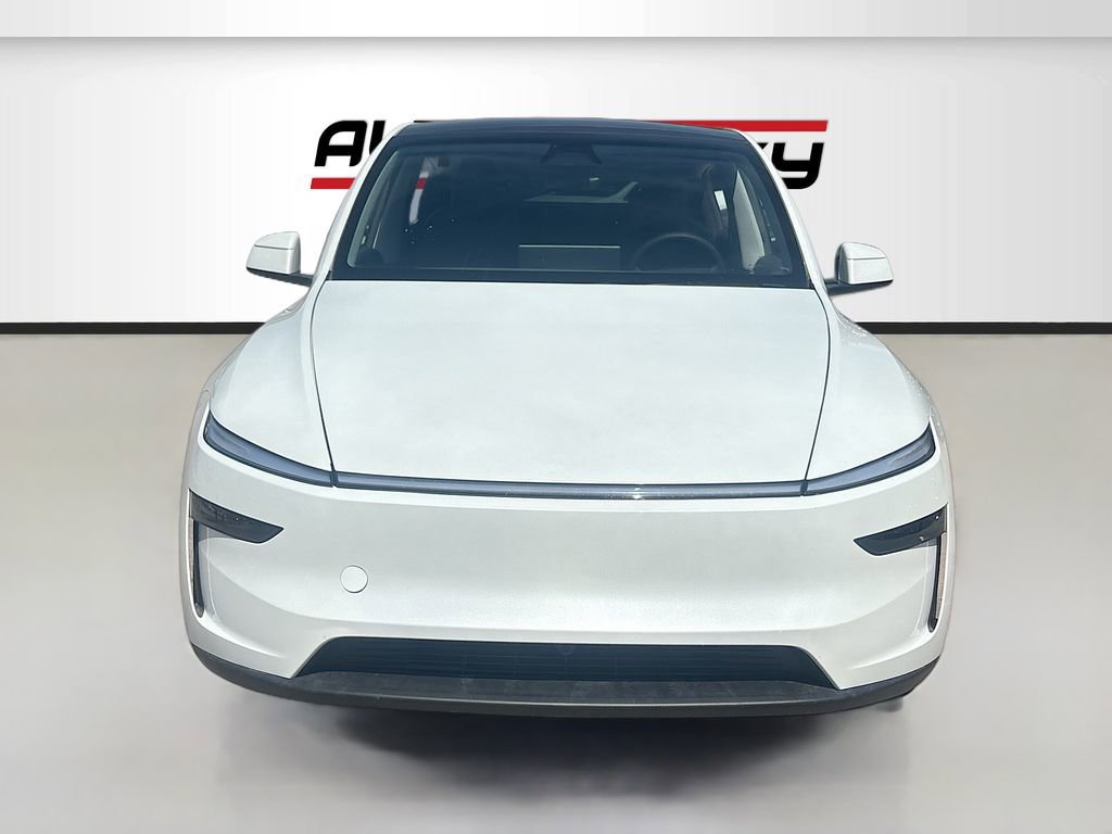 Used 2026 Tesla Model Y 2WD image 2