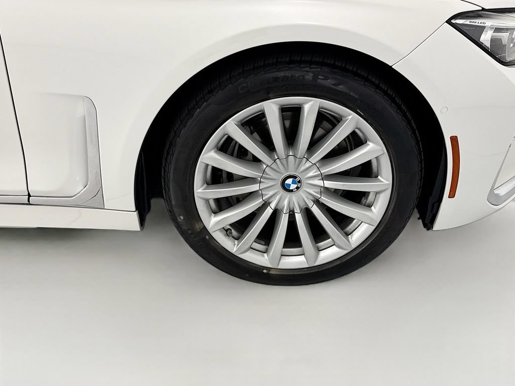 Used 2020 BMW 740i w/ Premium Package RWD image 31