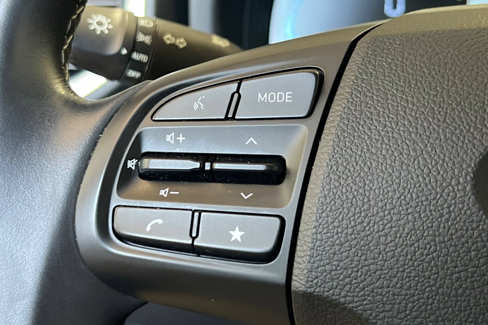 Used 2025 Hyundai Venue SEL FWD image 30