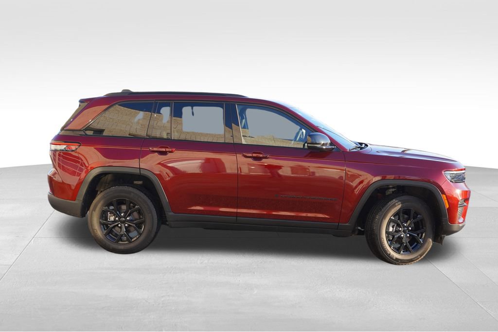 Certified 2025 Jeep Grand Cherokee Altitude image 3