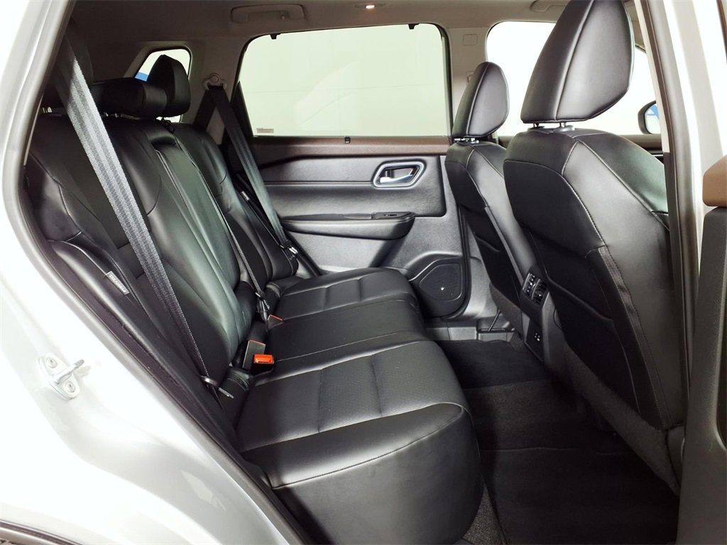 Used 2021 Nissan Rogue SV w/ Premium Package image 10