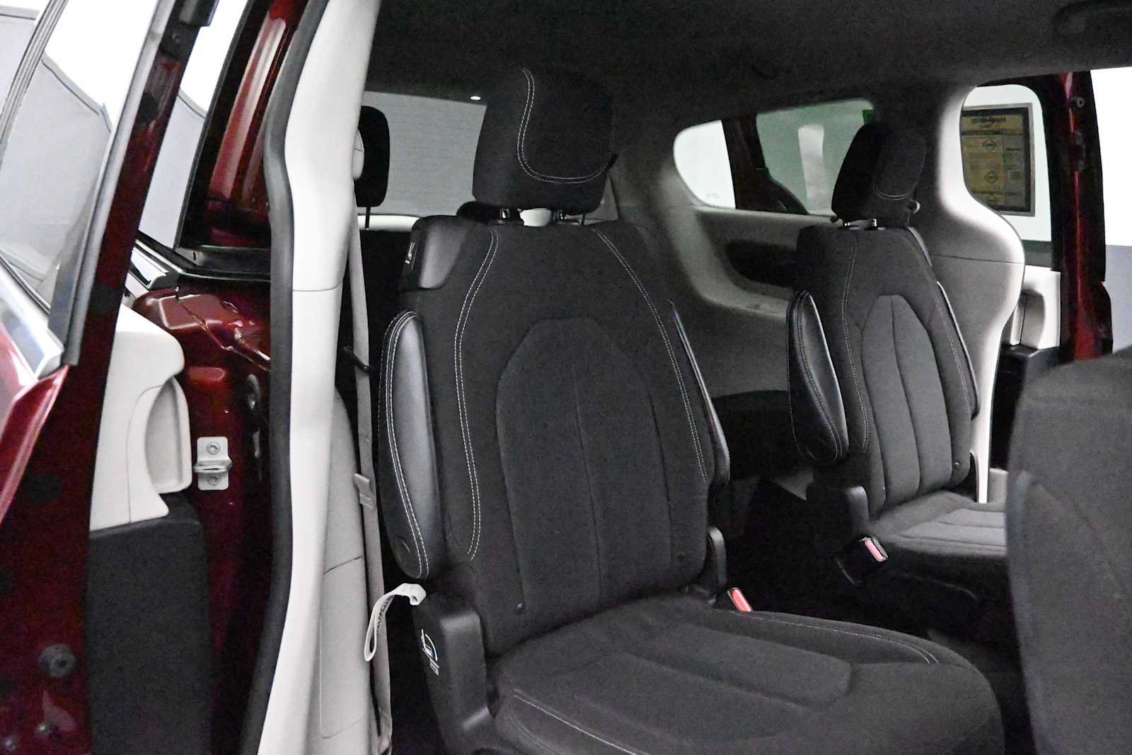 Used 2023 Chrysler Voyager LX FWD image 26