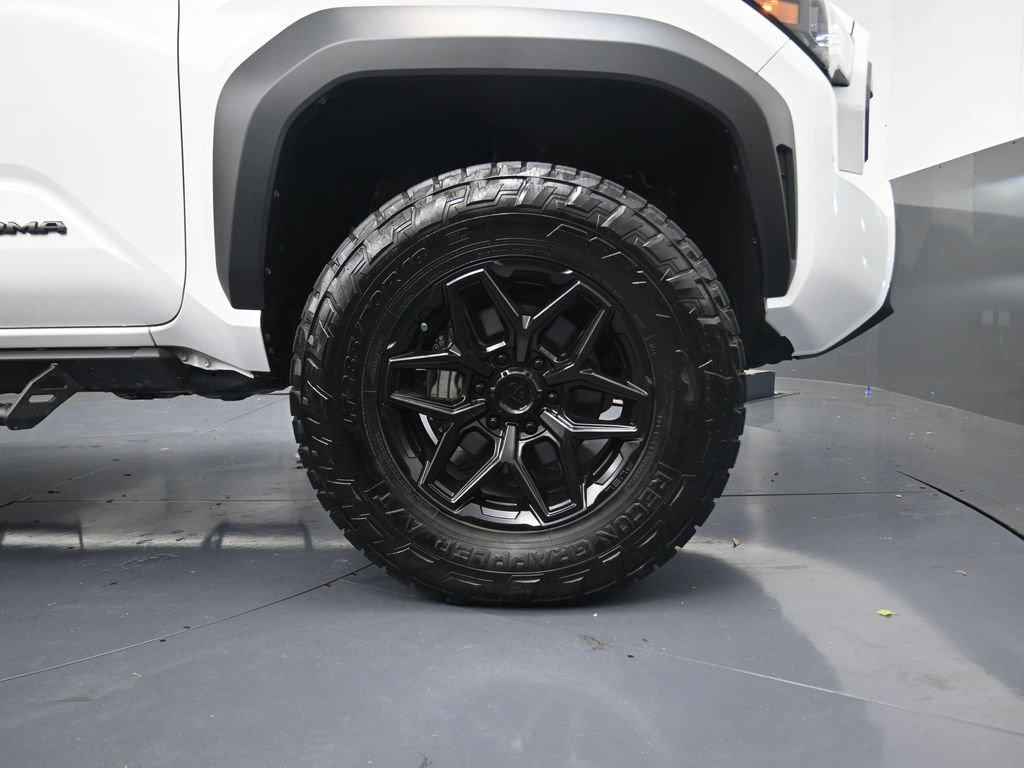 Used 2024 Toyota Tacoma TRD Off-Road AWD/4WD image 5
