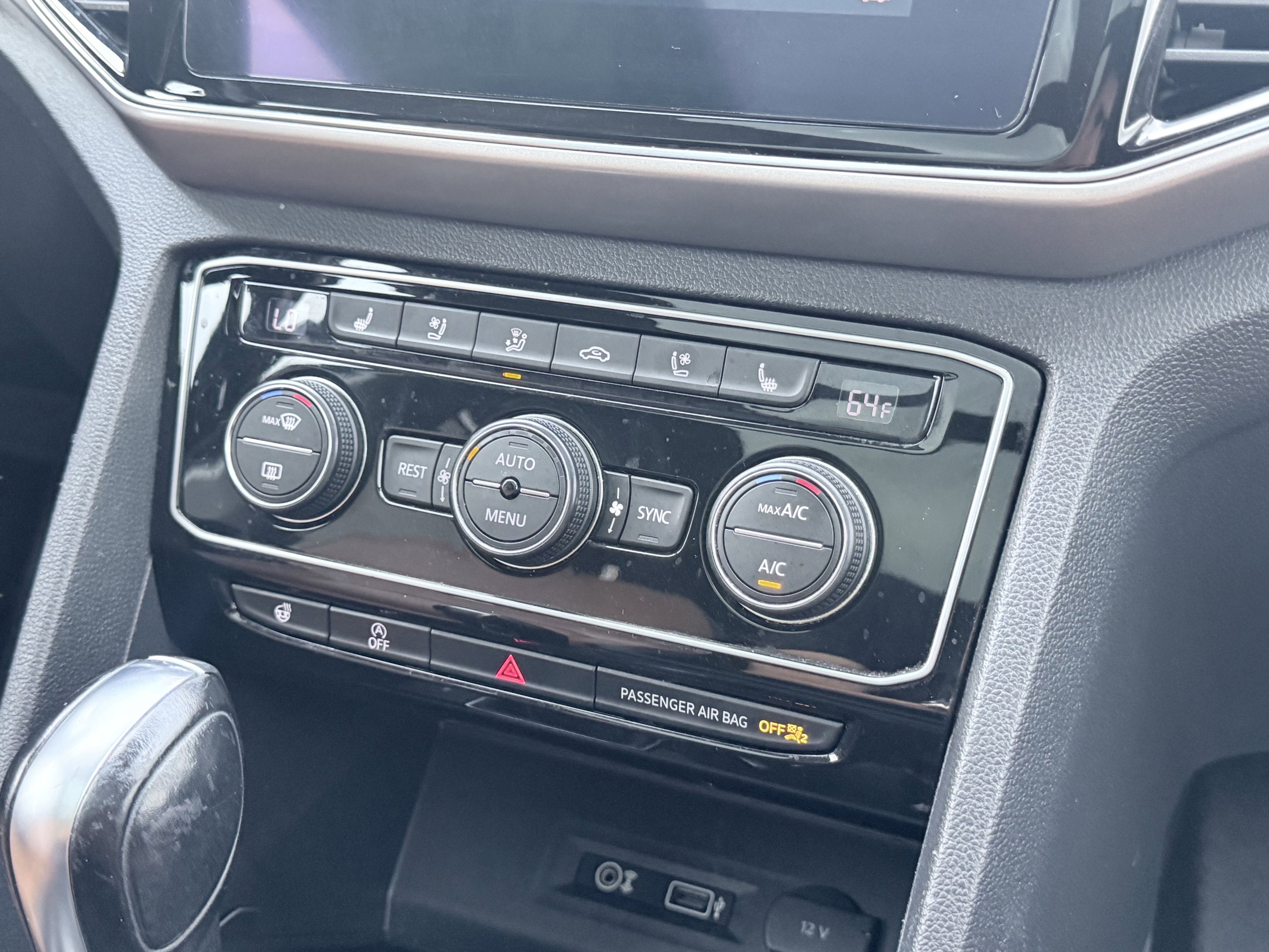 Used 2018 Volkswagen Atlas SEL Premium image 70