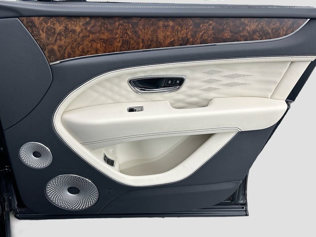 Used 2025 Bentley Bentayga Extended Wheelbase image 24