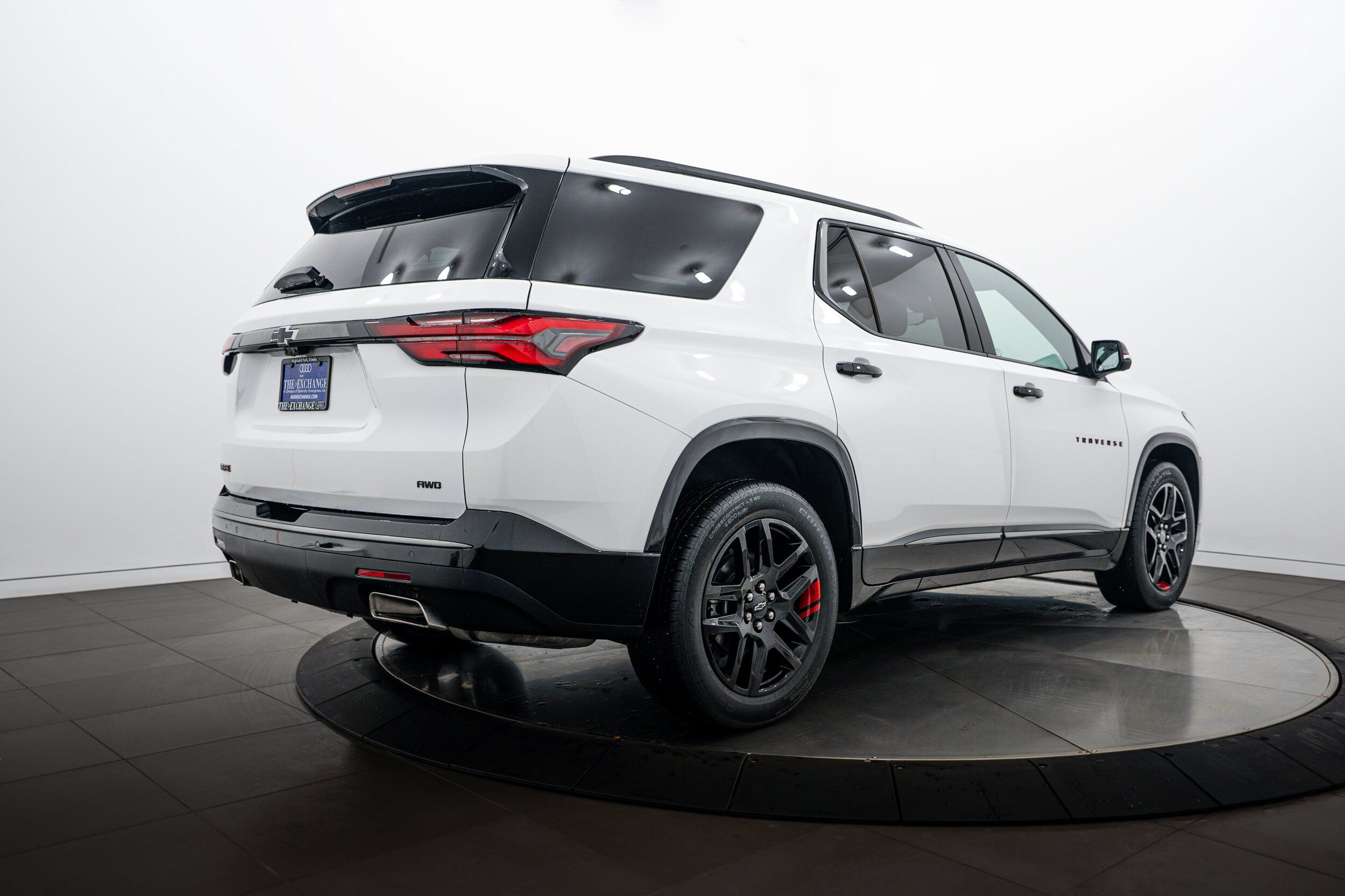 Used 2023 Chevrolet Traverse Premier w/ Redline Edition AWD/4WD image 4