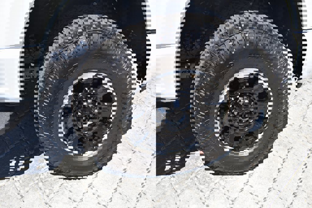 New 2025 Ford F250 Platinum w/ Tremor Off-Road Package image 4