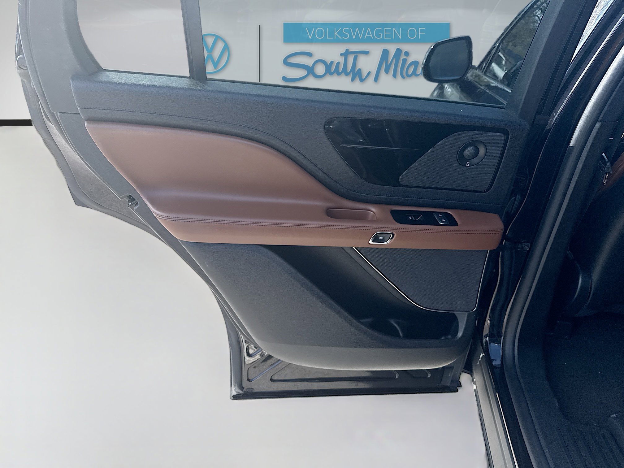 Used 2023 Lincoln Aviator Reserve w/ Equipment Group 201A image 26