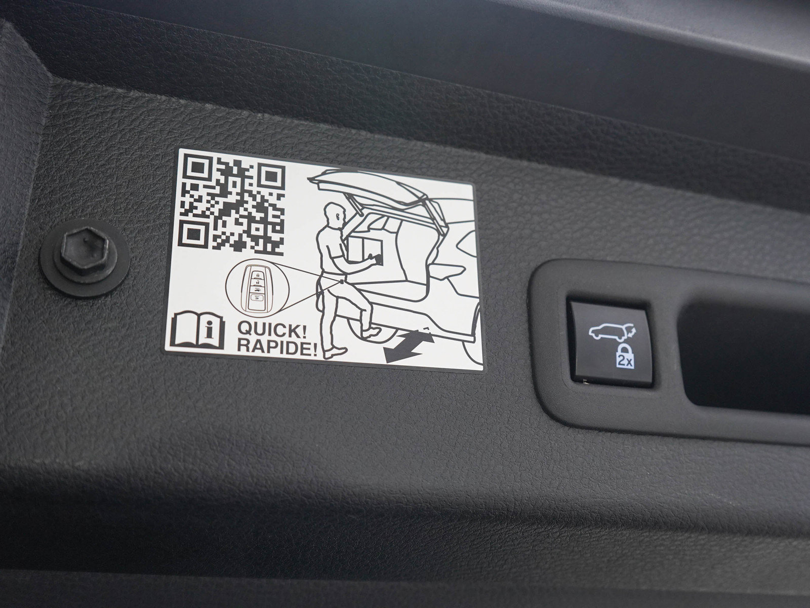 Used 2024 Toyota Sienna XLE FWD image 11
