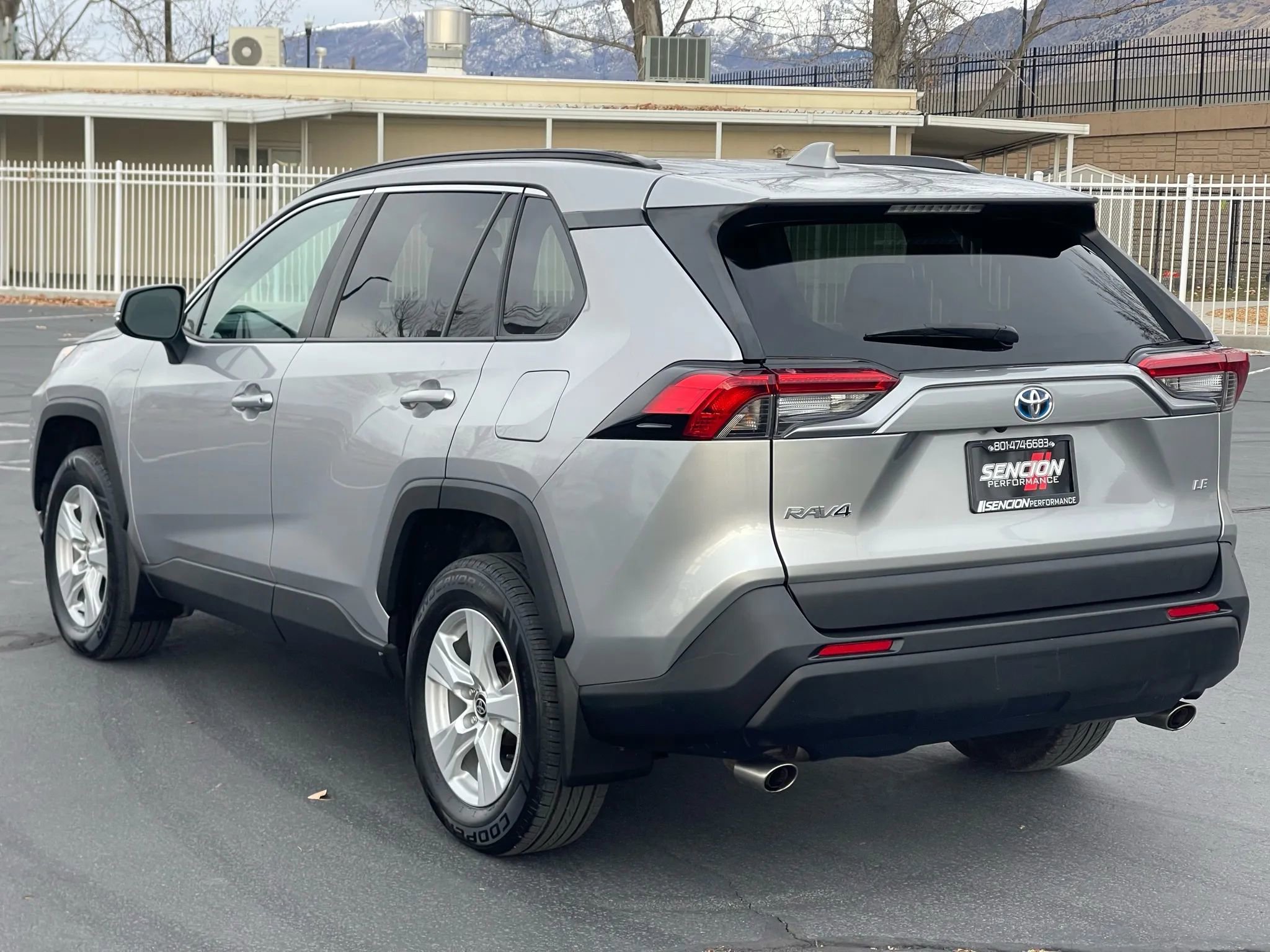 Used 2021 Toyota RAV4 XLE image 5