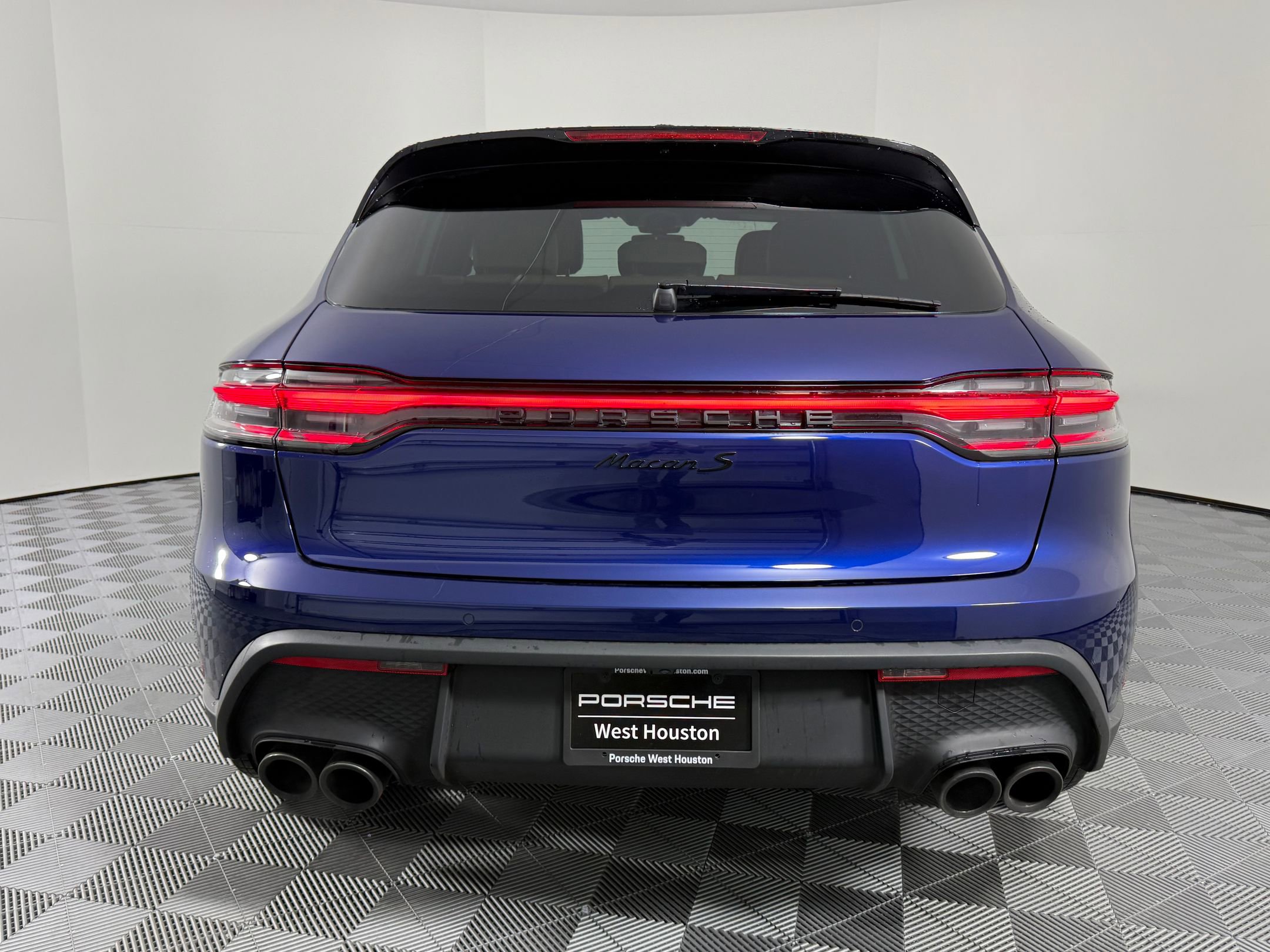 Certified 2025 Porsche Macan S AWD/4WD image 10