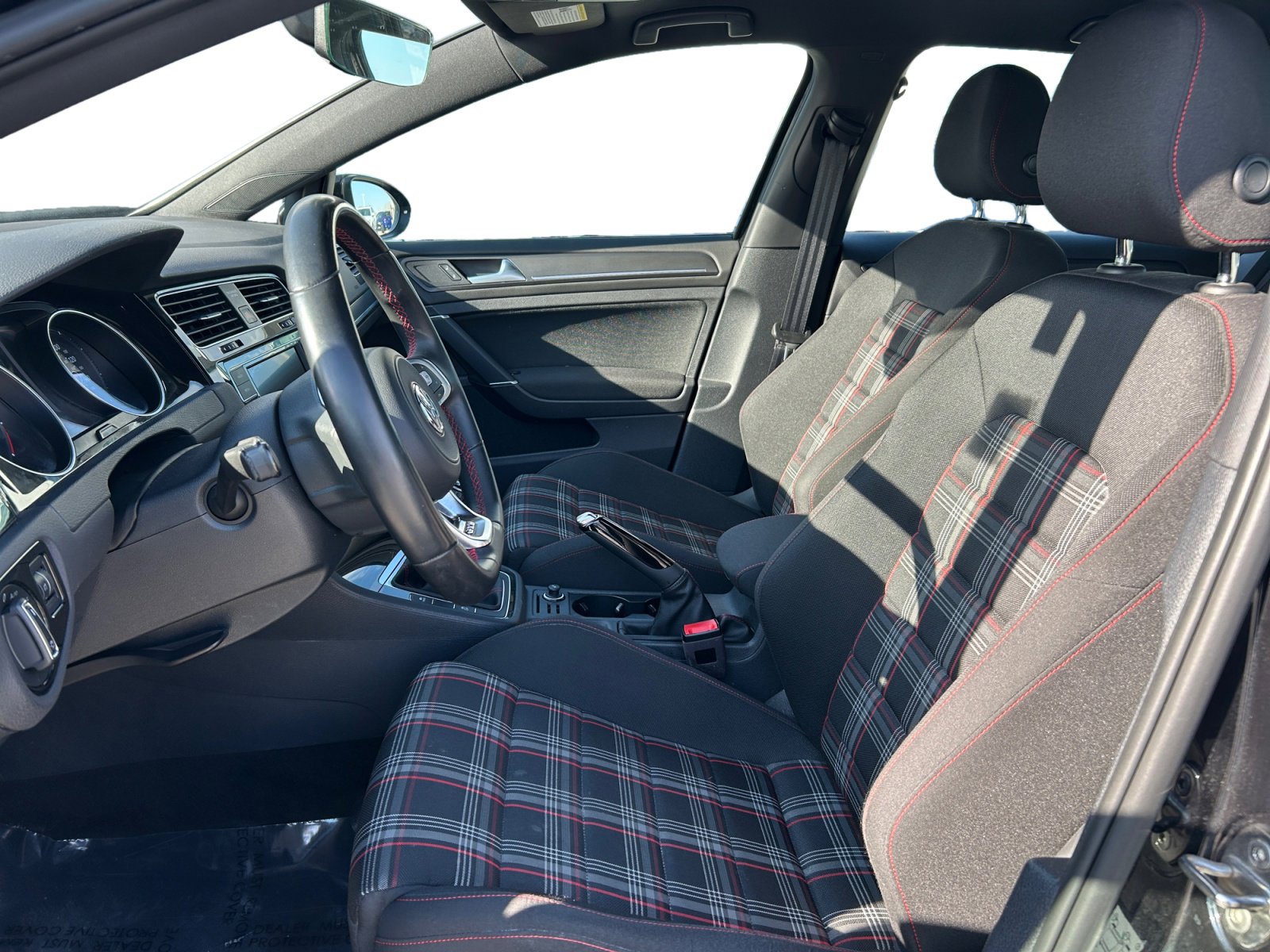 Used 2019 Volkswagen GTI SE image 2