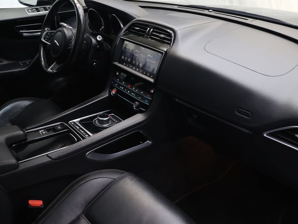 Used 2020 Jaguar F-PACE Prestige AWD/4WD image 10