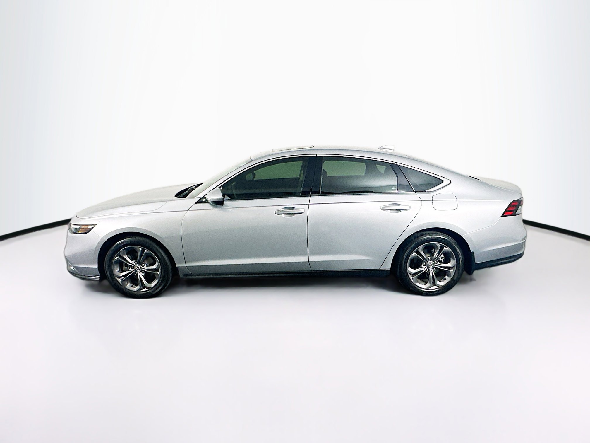 Used 2024 Honda Accord EX image 4