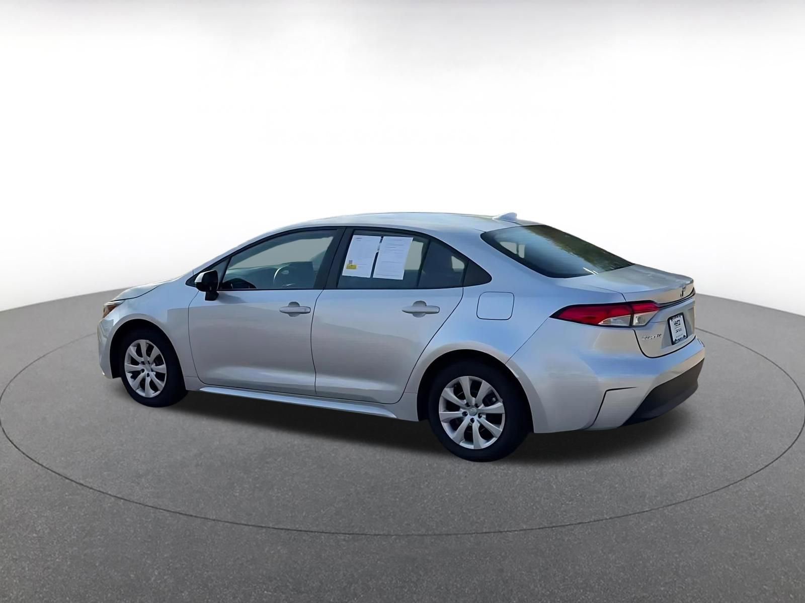 Used 2025 Toyota Corolla LE image 10