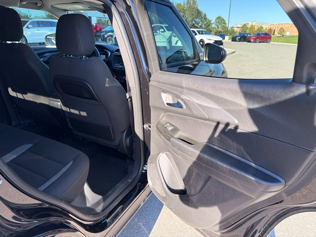 Used 2023 Chevrolet TrailBlazer LT AWD/4WD image 24