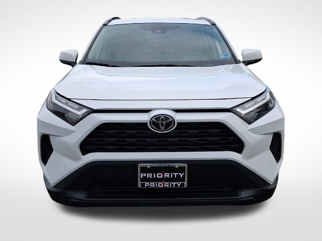 Used 2024 Toyota RAV4 XLE AWD/4WD image 2