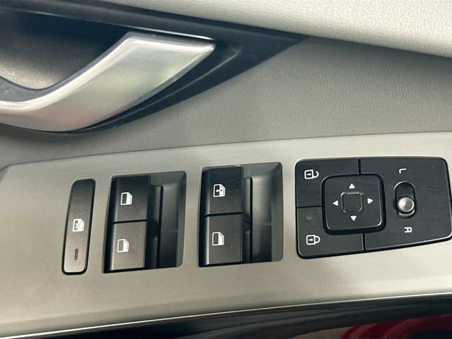 Used 2025 Kia Niro EX FWD image 18