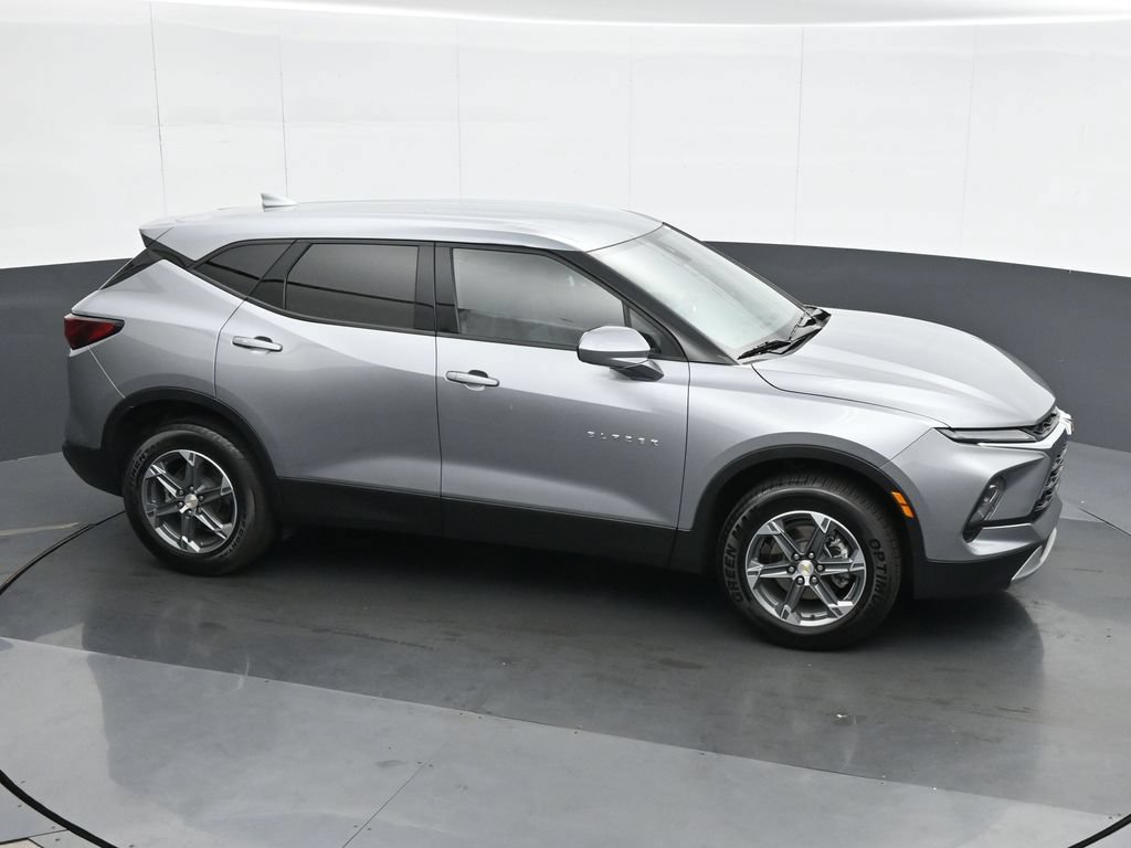 Used 2025 Chevrolet Blazer LT FWD image 23