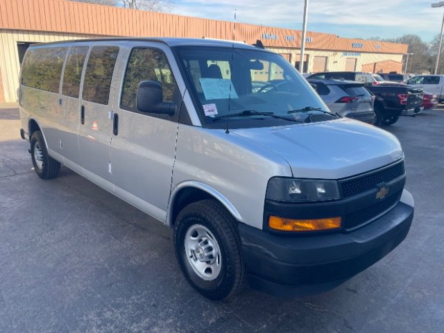 Used 2023 Chevrolet Express 3500 LS RWD image 4