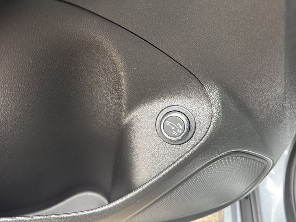 Used 2020 Buick Encore GX Essence w/ Advanced Technology Package image 14