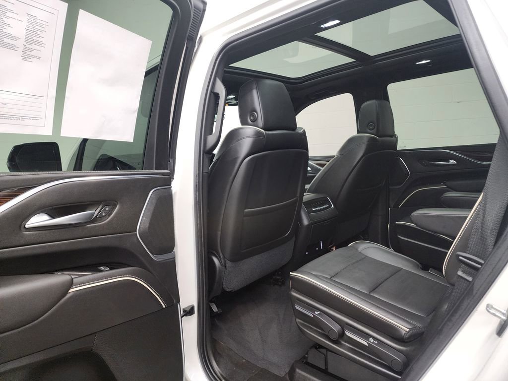 Used 2021 Cadillac Escalade Premium Luxury w/ Performance Package AWD/4WD image 28