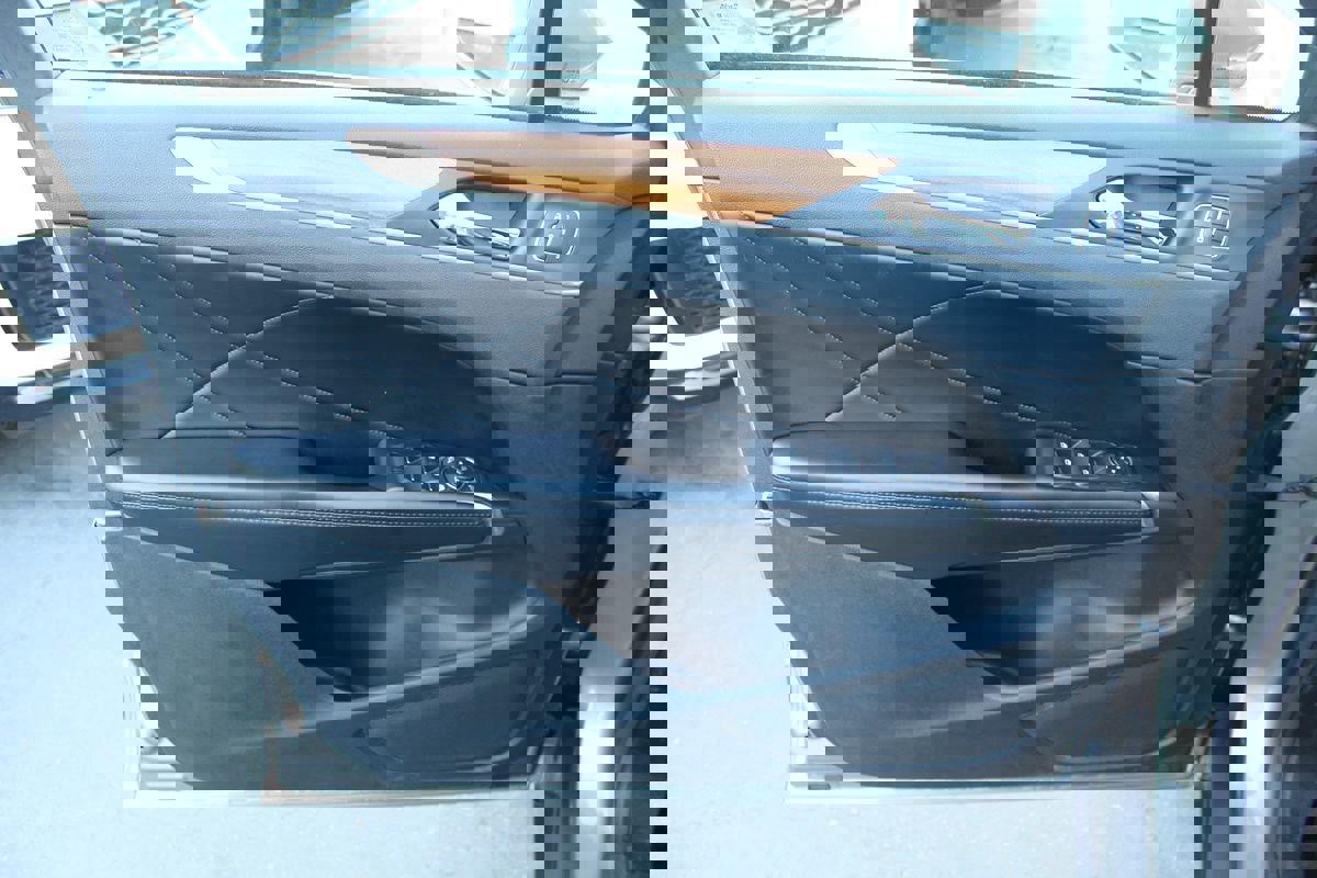 Used 2017 Lincoln MKC Select w/ Select Plus Package image 19