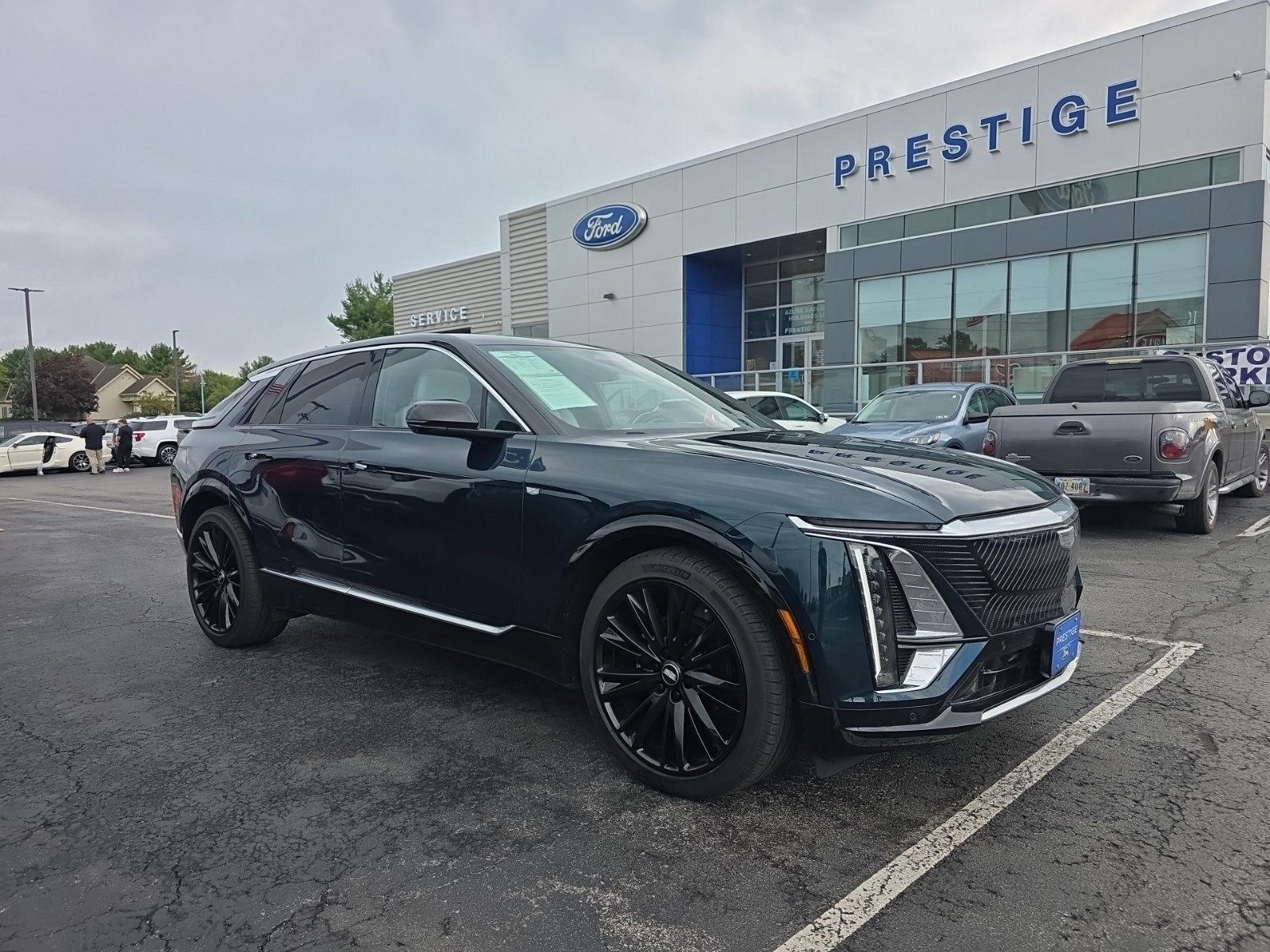 Used 2024 Cadillac Lyriq Luxury AWD/4WD image 55