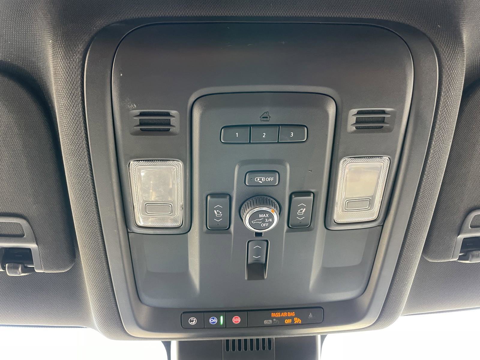 Used 2023 Chevrolet Suburban Premier image 28