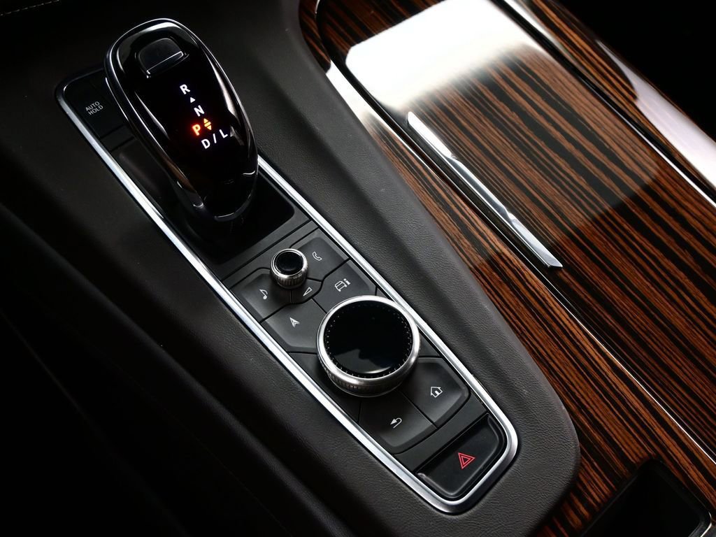 Used 2024 Cadillac Escalade Luxury RWD image 28