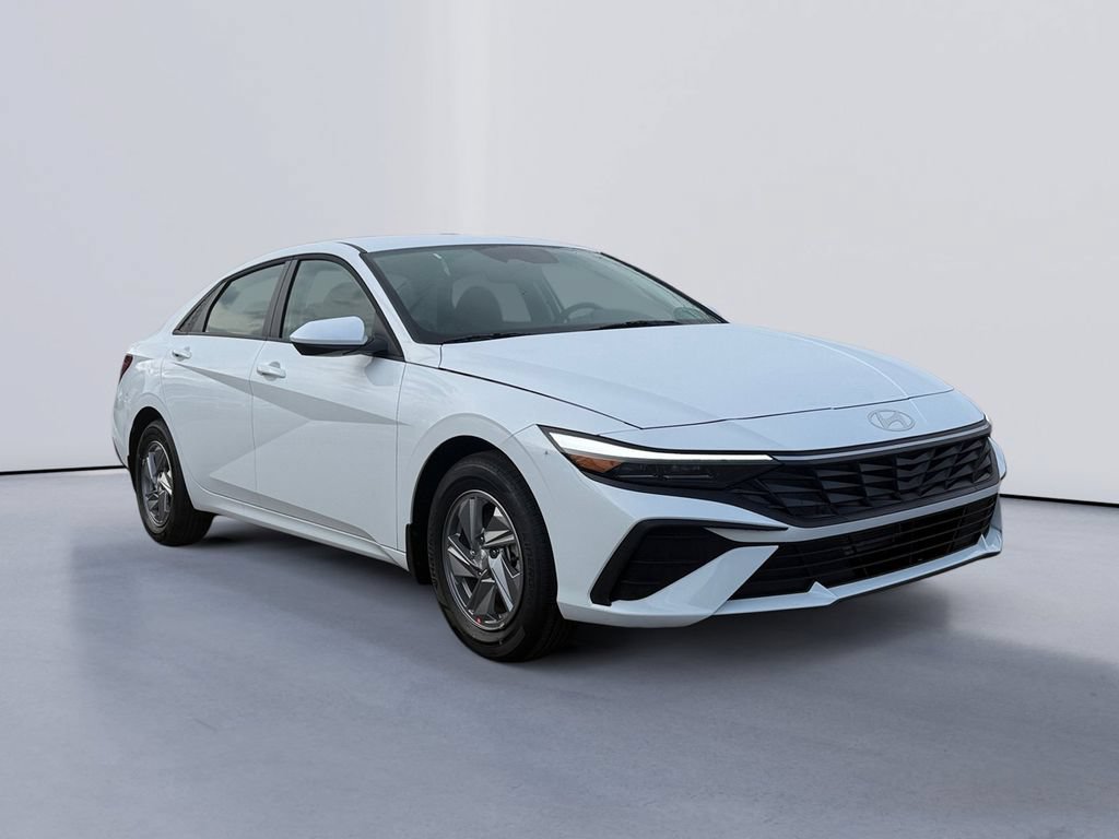 New 2026 Hyundai Elantra SE FWD image 1