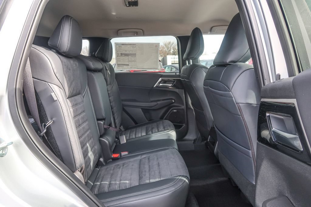 New 2026 Mitsubishi Outlander SE AWD/4WD image 15