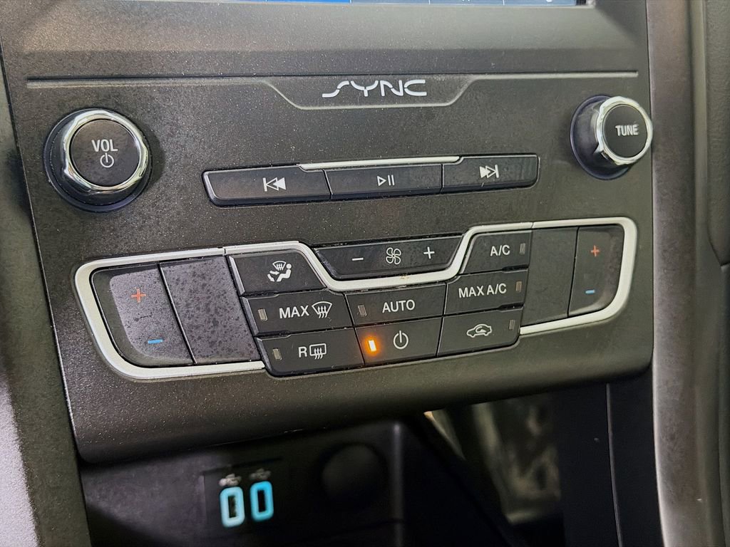 Used 2020 Ford Fusion SE w/ Equipment Group 151A image 20