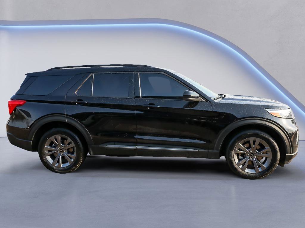 Used 2023 Ford Explorer XLT w/ Equipment Group 202A image 8