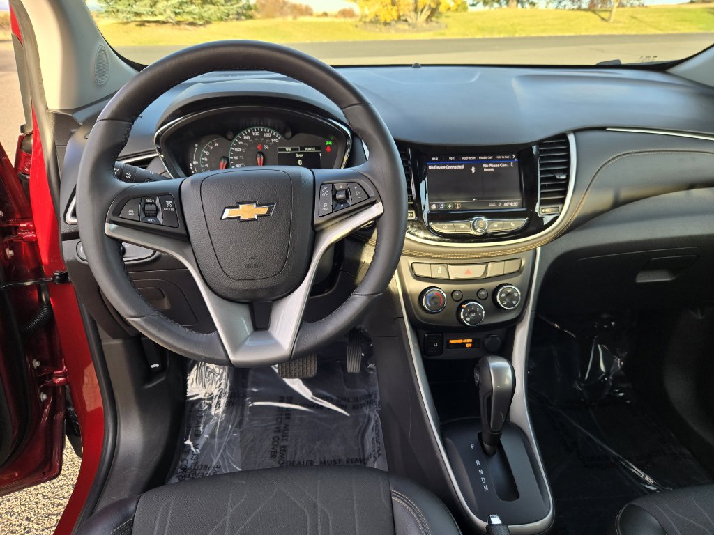 Used 2022 Chevrolet Trax LT w/ LT Convenience Package image 11