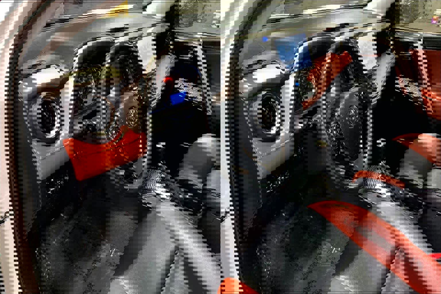 Used 2015 Toyota RAV4 Limited w/ Technology Package image 18