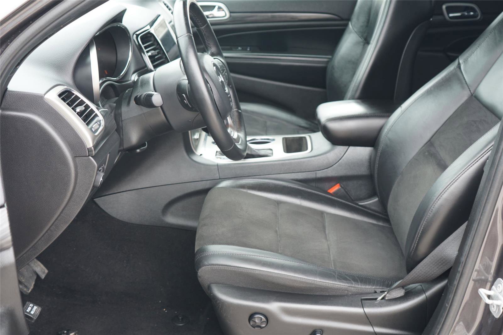 Used 2019 Jeep Grand Cherokee Altitude AWD/4WD image 10
