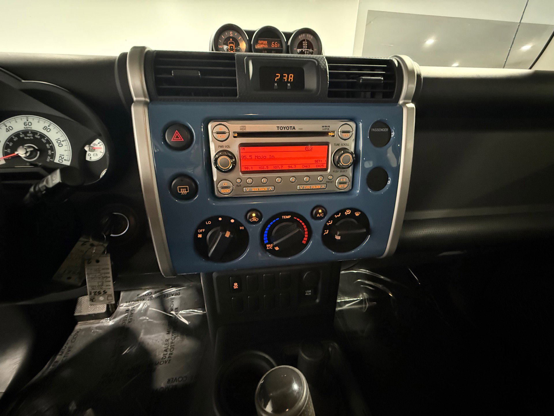 Used 2013 Toyota FJ Cruiser 4WD w/ Convenience Pkg image 43