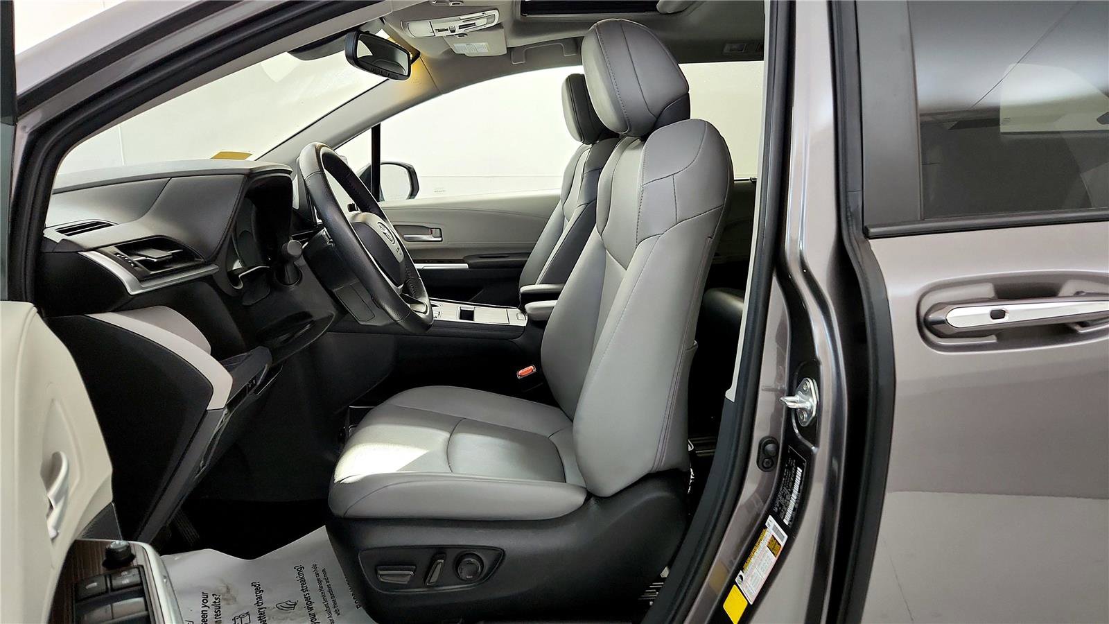 Certified 2024 Toyota Sienna XLE image 26