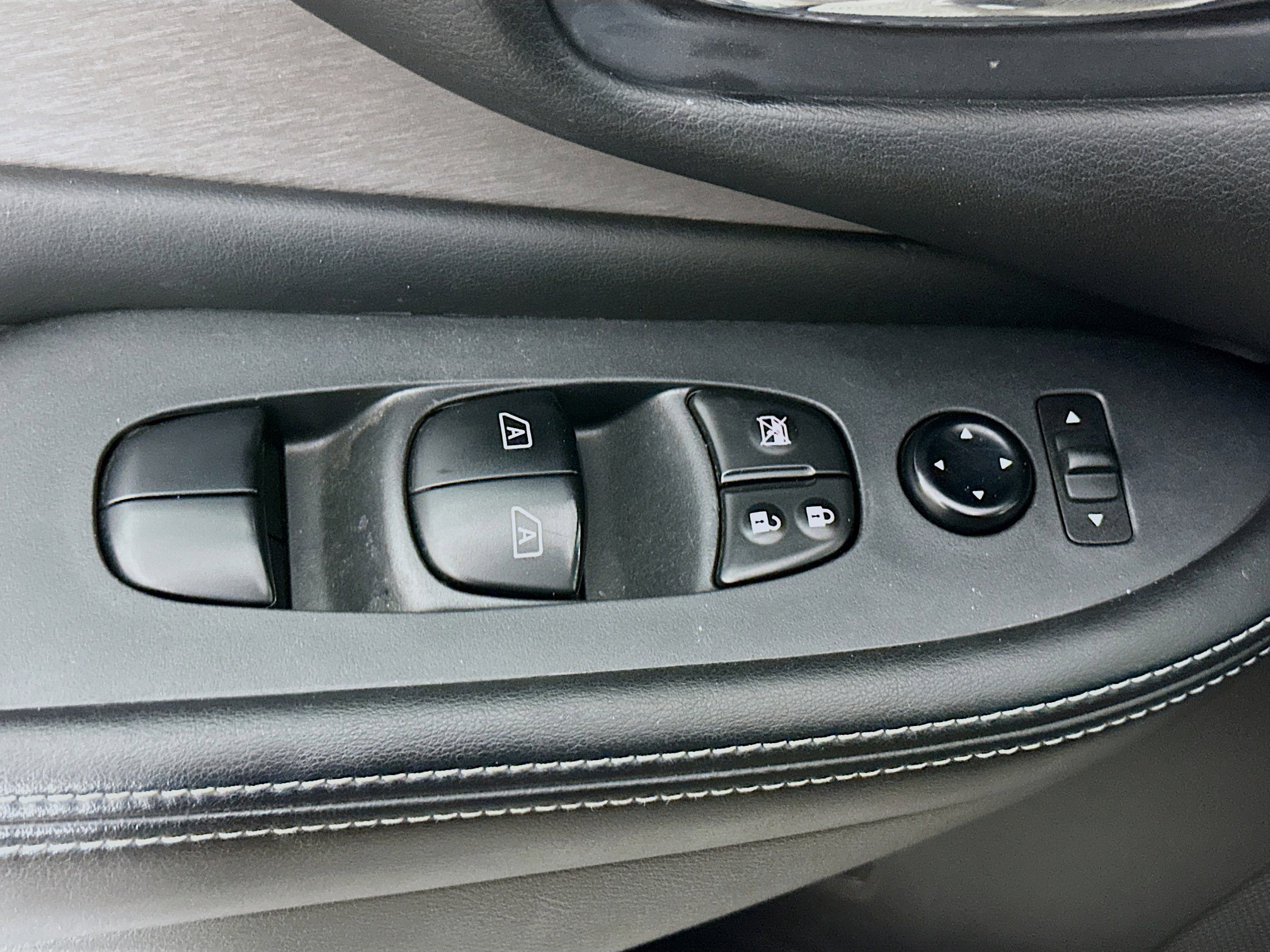 Used 2023 Nissan Murano SV image 15