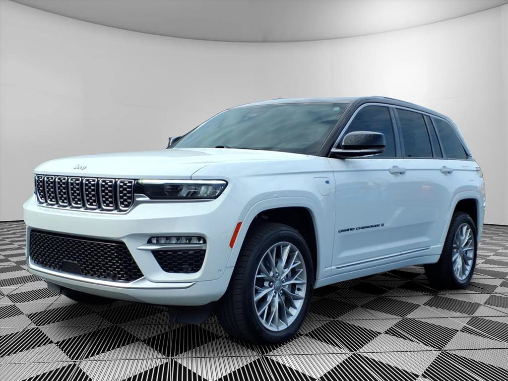Certified 2022 Jeep Grand Cherokee Summit w/ Luxury Tech Group V AWD/4WD image 24