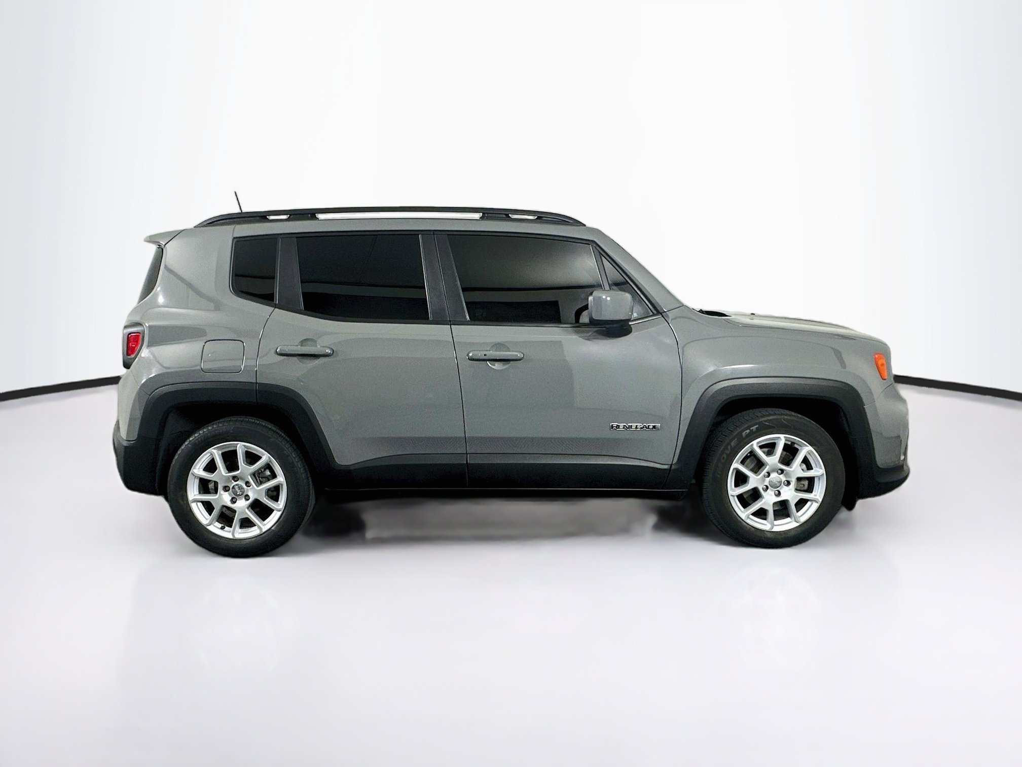 Used 2019 Jeep Renegade Latitude w/ Cold Weather Group FWD image 10