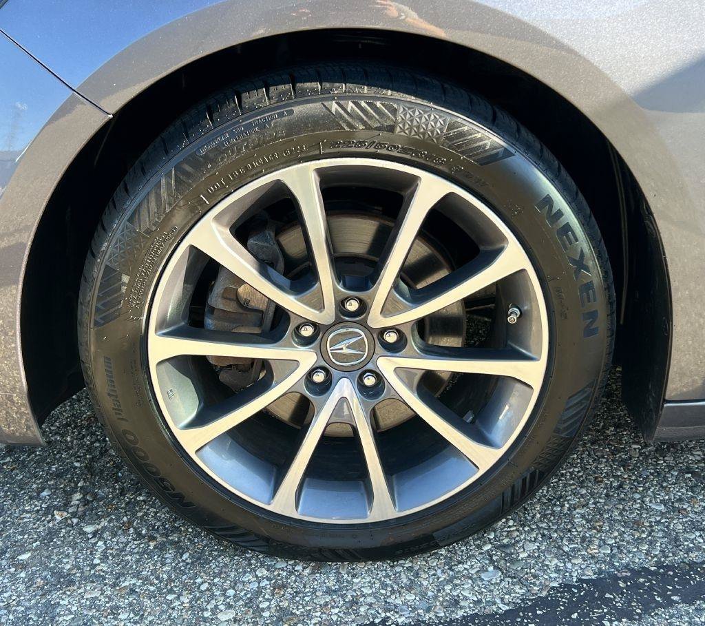 Used 2017 Acura TLX V6 SH-AWD w/ Technology Pkg image 18