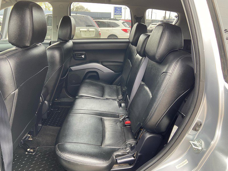 Used 2009 Mitsubishi Outlander SE image 17