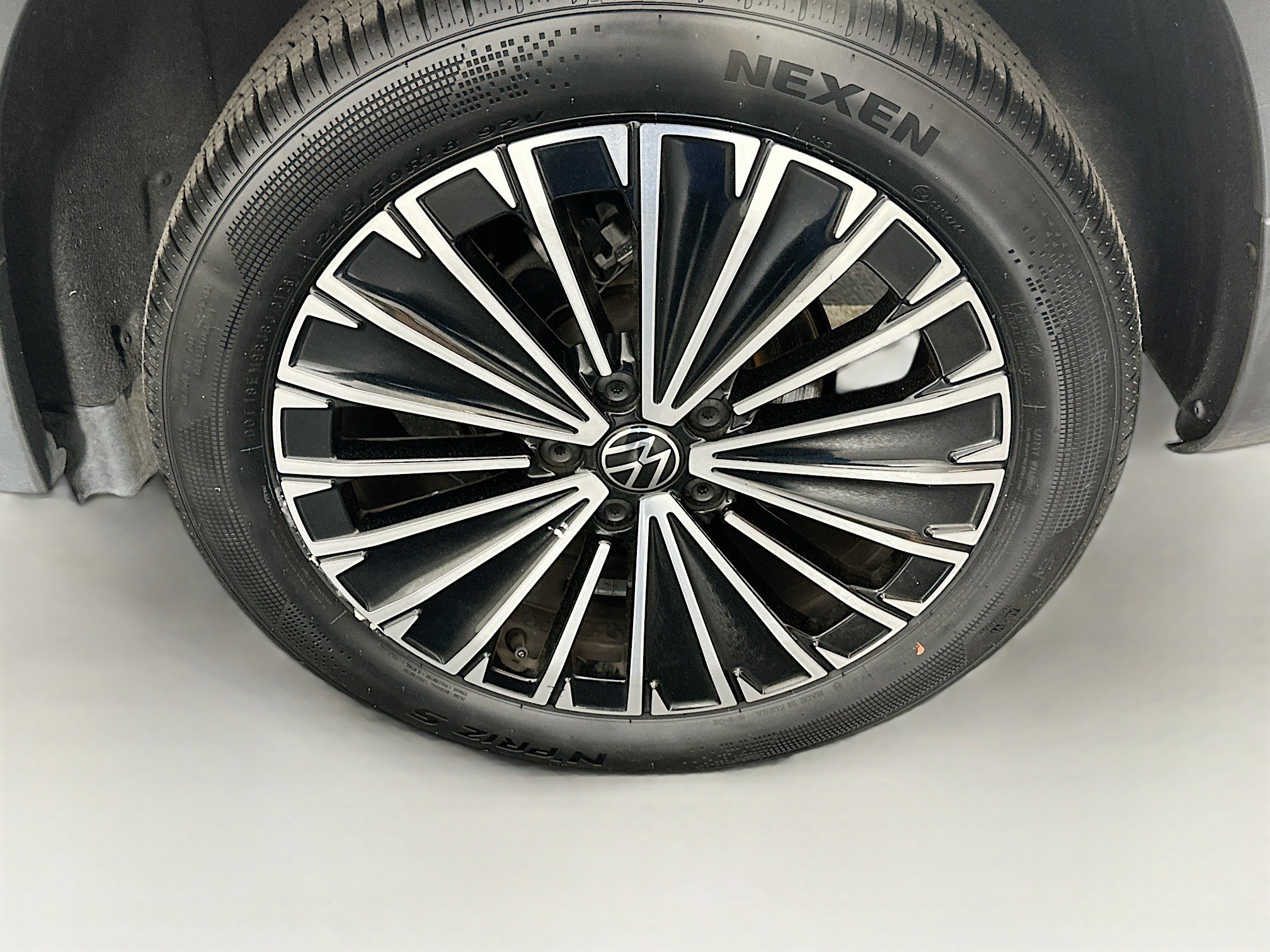 Used 2025 Volkswagen Taos SE image 11